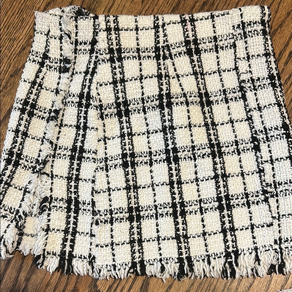 Chic Black and White Plaid Skirt